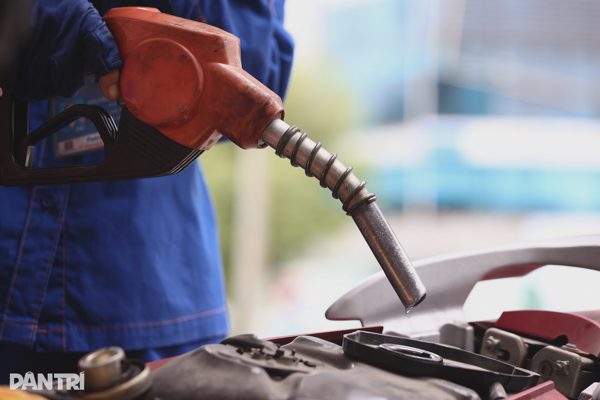 Kéo dài ưu đãi thuế xăng dầu thêm 3 tháng để kìm giá