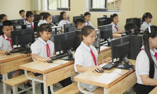 Keppel tặng máy tính cho học sinh Hà Nội