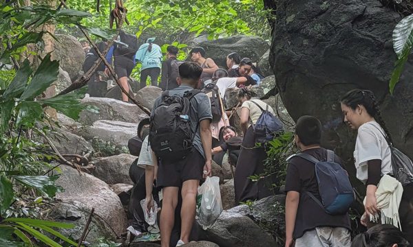 Kẹt đường leo núi Bà Đen dịp 2/9