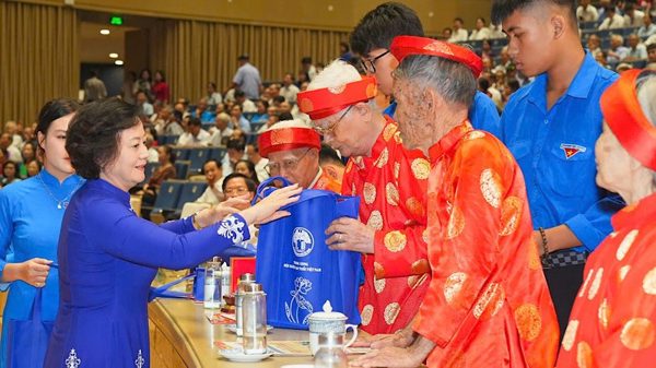 Kết hợp hài hòa giữa bảo vệ, chăm sóc và phát huy vai trò người cao tuổi