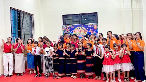 Kết nối yêu thương dưới ánh trăng rằm nơi miền biên viễn