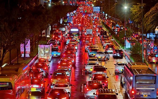 Kẹt xe ngã tư Phạm Văn Đồng - Phan Văn Trị: Bạn đọc hiến kế 'đủ thứ', Sở XD tính xây cầu vượt, hầm chui