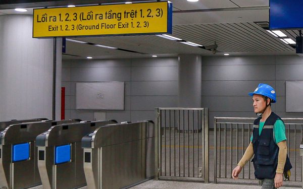 Khách đi metro số 1 góp ý ghi thêm đường, địa điểm ở lối ra ga ngầm