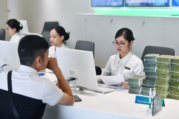 Khách hàng VIP, cổ đông lớn, HĐQT, Ban giám đốc ngân hàng vào diện giám sát rửa tiền