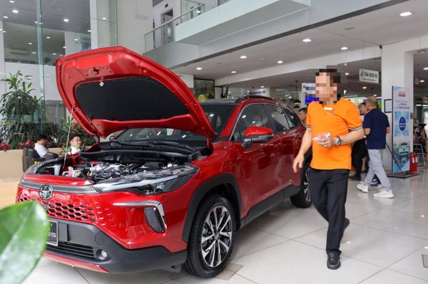Khách vay mua ô tô 'oằn mình' gánh lãi suất thả nổi gần 20%
