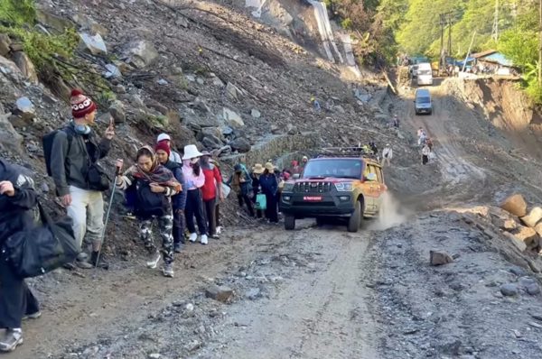 Khách Việt kể 2 tiếng đi trễ giúp thoát trận lũ quét 'tử thần' ở Nepal