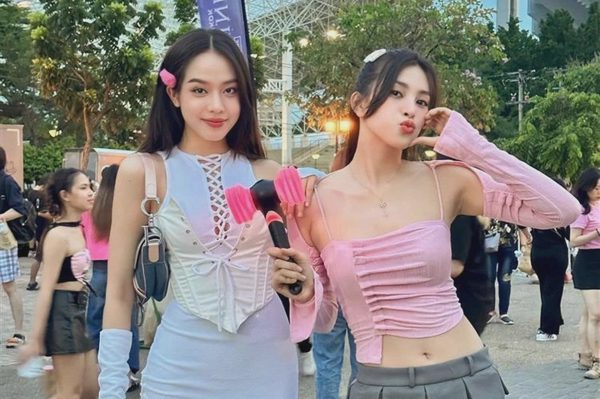 Khách Việt săn tour rẻ, chi 15 triệu đồng sang Bangkok xem Tóc Tiên diễn