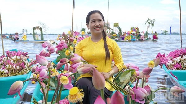 Khai hội mùa nước nổi ở vùng biên giới Hồng Ngự