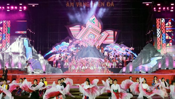 Khai mạc Lễ hội hoa tam giác mạch với chủ đề “Âm vang miền đá”