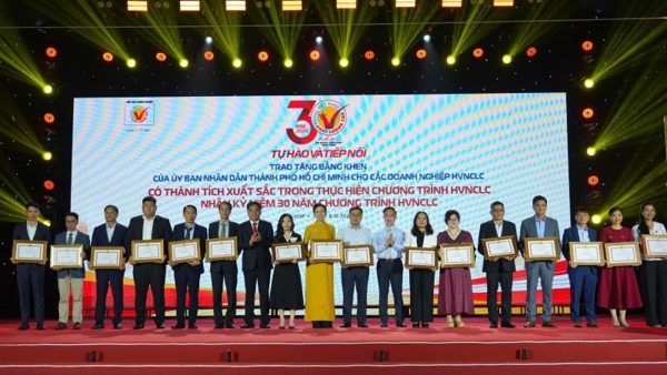 Khai mạc Lễ hội Kỷ niệm 30 năm Hàng Việt Nam chất lượng cao: “Tự hào và tiếp nối”