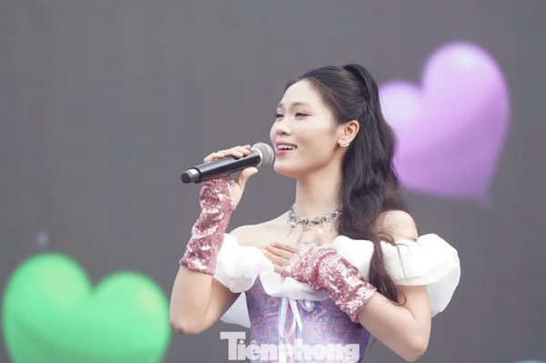 Khai mạc Sóng Festival 2026: Phố đi bộ Trần Nhân Tông chưa bao giờ 'bùng nổ' đến vậy