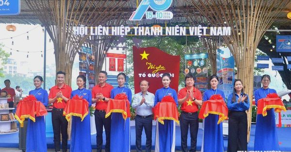Khai mạc triển lãm '70 năm dấu ấn - tiếp nối khát vọng'
