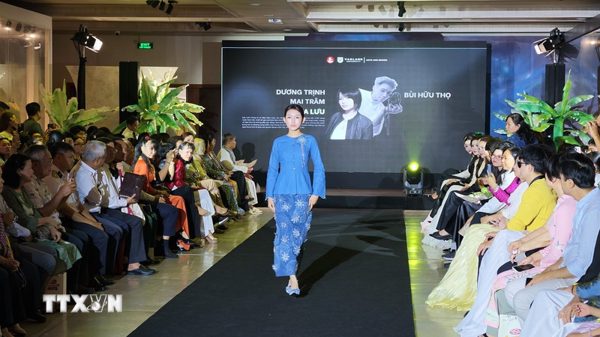 Khai mạc trưng bày chuyên đề “Chiếc áo bà ba - Đượm tình phương Nam”