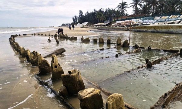Khai quật khẩn cấp tàu cổ ở Hội An