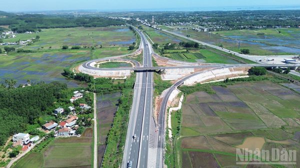 Khai thác và tổ chức thu phí nút giao Trì Bình-Dung Quất trên đường cao tốc Đà Nẵng-Quảng Ngãi từ 0 giờ ngày 1/10