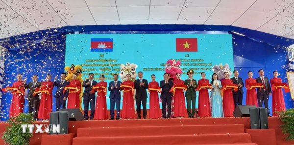 Khai trương cặp cửa khẩu quốc tế đường bộ Khánh Bình-Chrey Thom