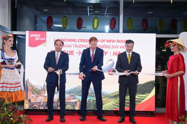 Khai trương đường bay đến Almaty và Praha, Vietjet mở thêm kết nối giữa Việt Nam và thế giới