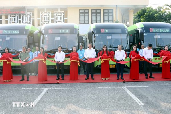 Khai trương tuyến xe buýt điện có trợ giá Hà Nội-Hưng Yên