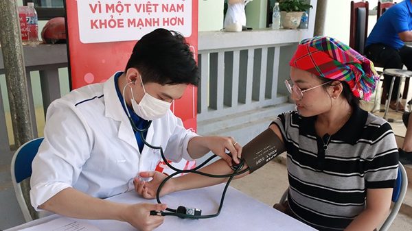 Khám bệnh, tư vấn sức khỏe miễn phí cho 1.500 người dân vùng khó khăn ở Lai Châu