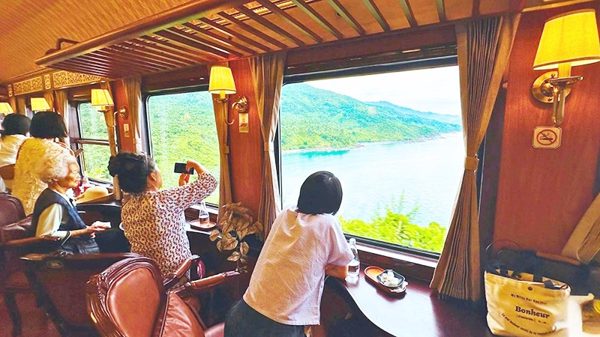 Khám phá Huế - Đà Nẵng bằng tàu hỏa hơi nước