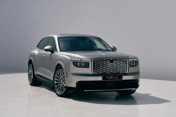 Khám phá xe điện siêu sang đầu tiên của Bentley