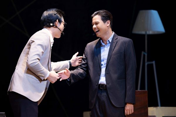 Khán giả chen chân xem NSND Trung Hiếu lột trần những dây mơ rễ má trong đời sống