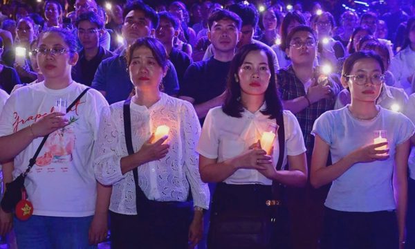 Khán giả, nghệ sĩ khóc tưởng nhớ nạn nhân Covid-19