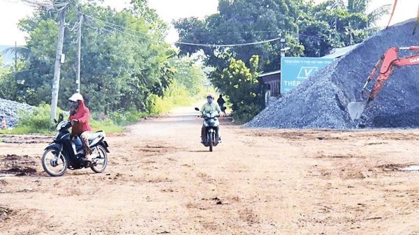 Khẩn trương khắc phục tình trạng xuống cấp trên đường Bạch Đằng