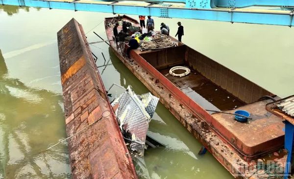 Khẩn trương xử lý sự cố sà lan mắc kẹt tại cầu đường sắt Mỹ Chánh, bảo đảm an toàn chạy tàu