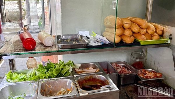 Khẩn trương xử lý vụ nghi ngộ độc thực phẩm sau ăn bánh mì ở Gia Lai