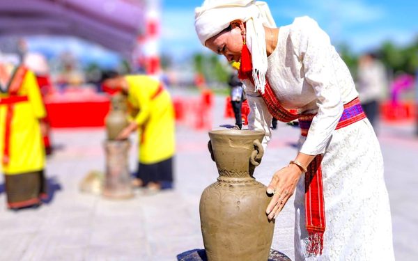 Khánh Hòa bảo vệ nghệ thuật làm gốm của người Chăm, nâng tầm làng gốm Bàu Trúc