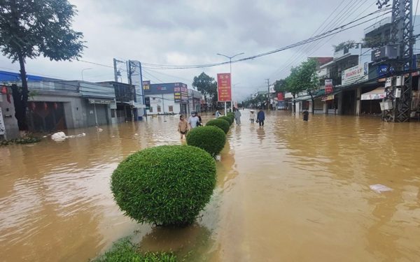 Khánh Hòa giao các trường chủ động cho học sinh nghỉ học khi mưa lớn, lũ lụt