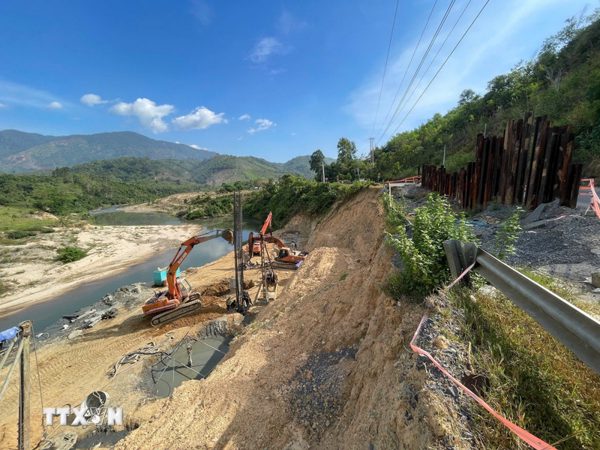 Khánh Hòa: Khẩn trương khắc phục sạt lở Quốc lộ 27C trước mùa mưa bão