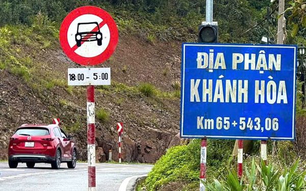 Khánh Hòa lên tiếng về biển báo gây tranh cãi trên đèo Khánh Lê