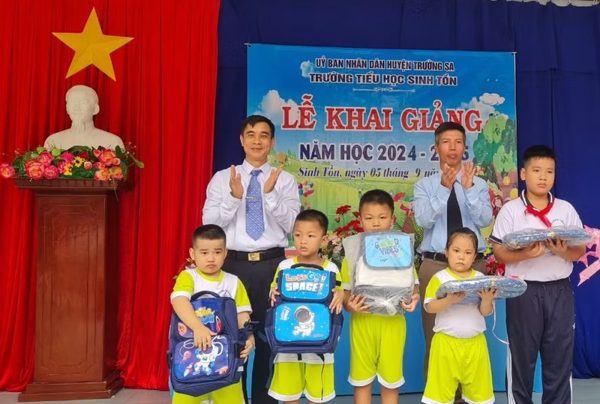 Khánh Hòa phát miễn phí sách giáo khoa cho học sinh từ năm học 2026 - 2027