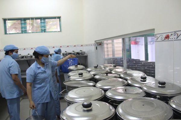 Khánh Hòa siết bữa ăn bán trú, không chọn nhà cung cấp chỉ vì giá rẻ