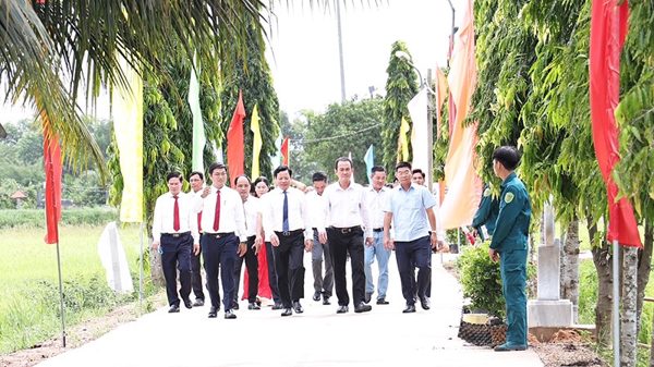Khánh thành hai “Tuyến đường học tập và làm theo tư tưởng, đạo đức, phong cách Hồ Chí Minh”