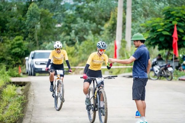 Khát vọng vươn xa trên những vòng quay