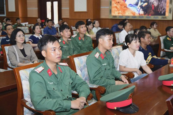 Khen thưởng 84 cá nhân tìm kiếm hài cốt liệt sĩ tại Công viên Lê Thị Riêng