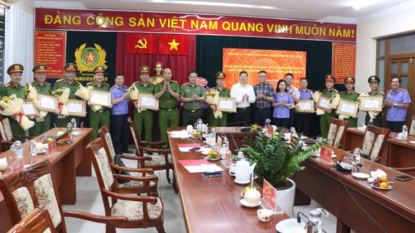 Khen thưởng thành tích triệt phá đường dây ma túy liên tỉnh, bắt giữ 151 đối tượng