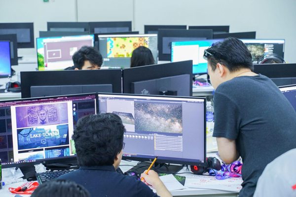 Khi AI "nén" bậc thang nghề lập trình: Chọn học gì để không bị thay thế?