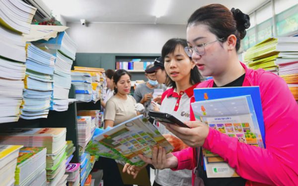Khi bản quyền sách giáo khoa là của Nhà nước: Sẽ đủ sách và sách giá thấp