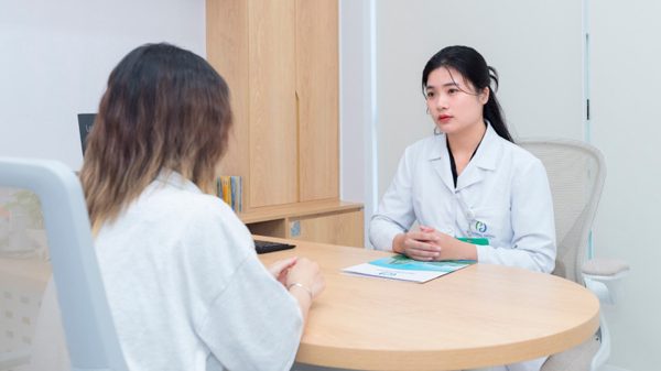 Khi con tìm đến nhóm “ghét bố mẹ”, cha mẹ cần làm gì?