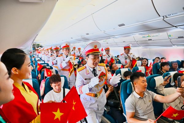 Khi giai điệu Tổ quốc vang lên giữa tầng không