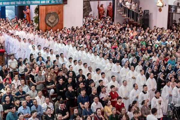 Khi lãnh đạo tỉnh cùng Giáo phận chung tay lo lễ tuyên phong Chân phước linh mục Trương Bửu Diệp