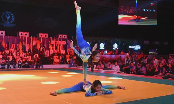 Khi yoga biến thành môn thể thao tranh huy chương