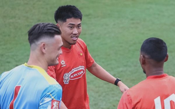 Khoa Ngô, Adou Minh, Williams Minh Hoàng phấn khởi trong buổi tập đầu tiên ở đội tuyển Việt Nam