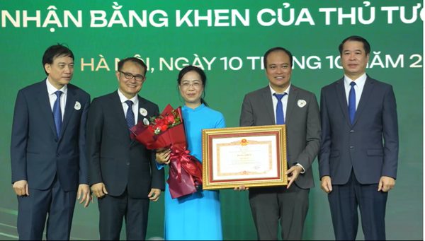 Khoa Sinh học, Trường Đại học Khoa học Tự nhiên đón nhận Bằng khen của Thủ tướng