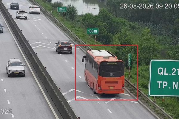 Khoảng cách an toàn giữa hai chiếc xe