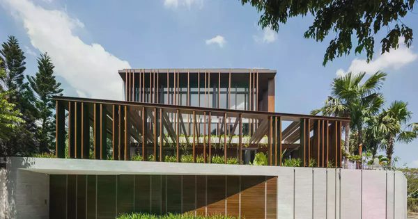 Khoảng sân giữa nhà 'kết nối' nhiều thế hệ trong gia đình